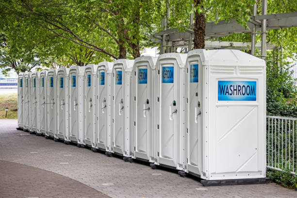 Best Portable restroom trailer rental  in Lochmoor Waterway Estates, FL