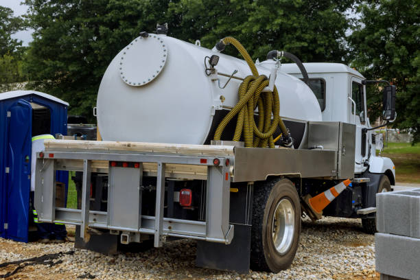 Portable Toilet Options We Offer in Lochmoor Waterway Estates, FL